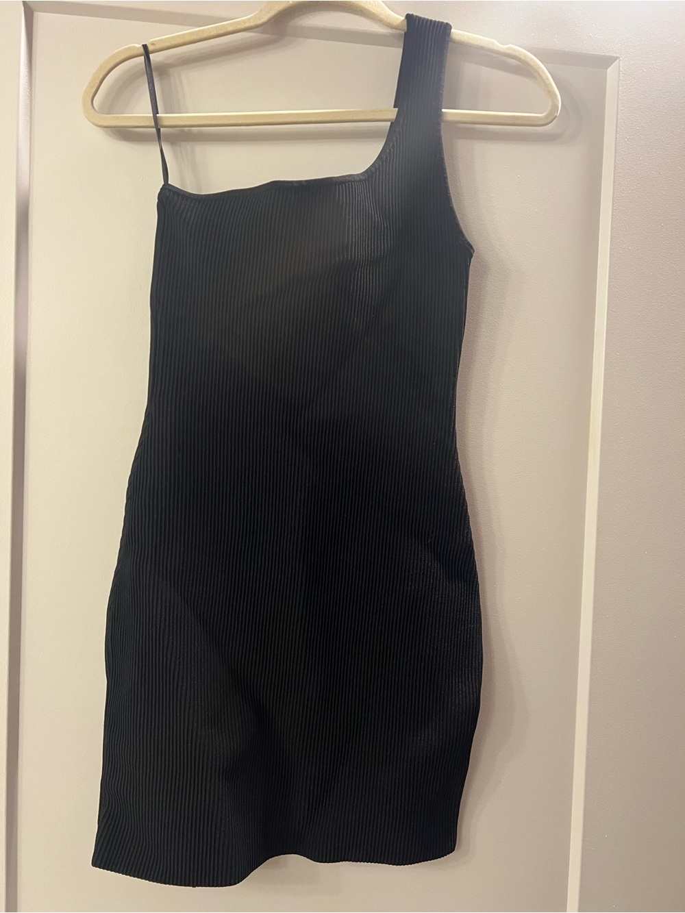 Aritzia Black One-Shoulder Ribbed Bodycon Dress